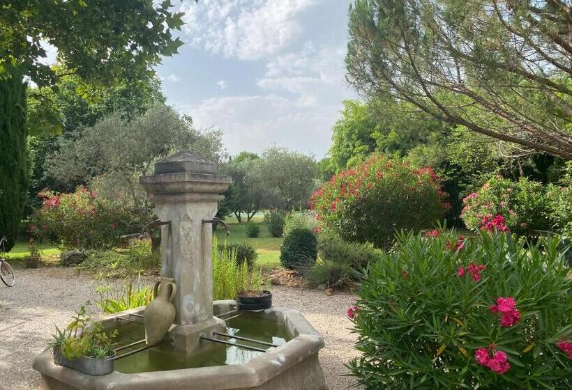 مبيت وإفطار Mas Des Bômes