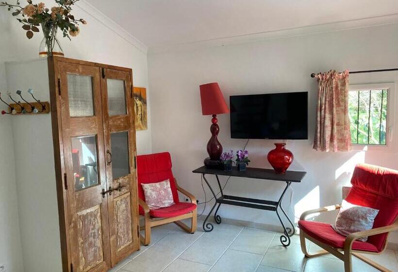 مبيت وإفطار Mas Des Bômes