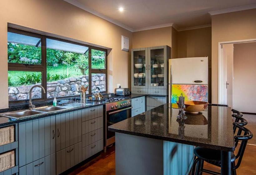 Hotel Kuhestan Farm Cottages