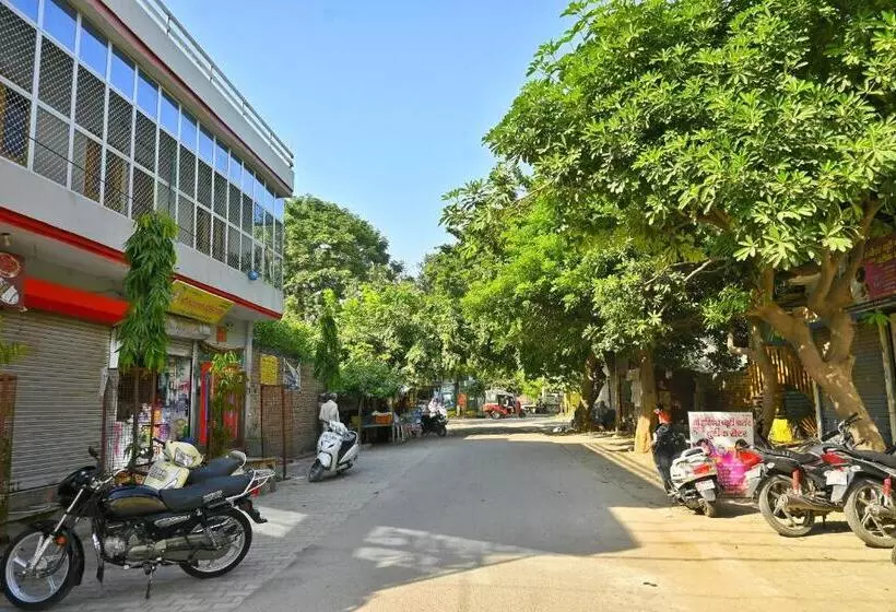 ホテル Pitambara Dham
