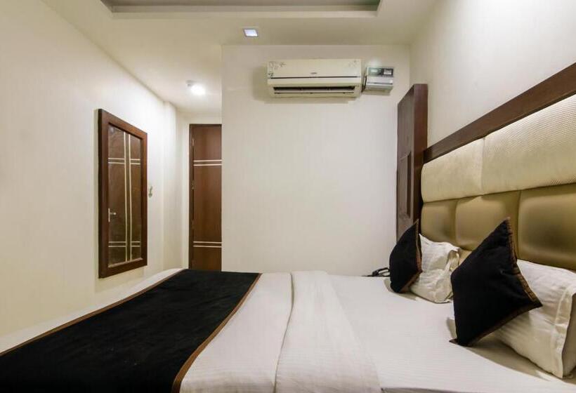 Hotel Shyam   In Front Of Ndls Station