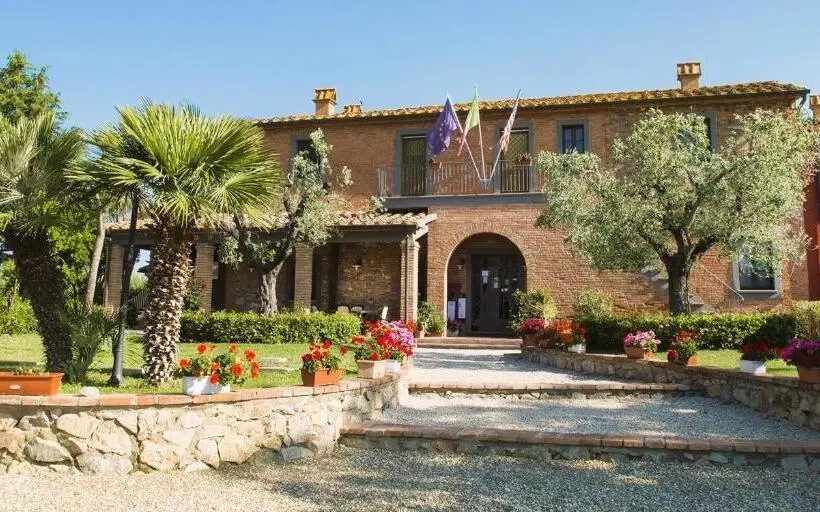Isa Il Casale Di Donoratico, Residence With Swimming Pool