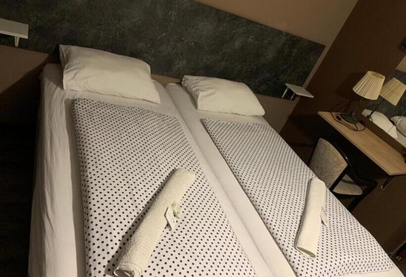 Pasa Han Hotel M1autópálya