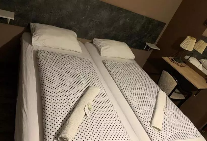 Pasa Han Hotel M1autópálya