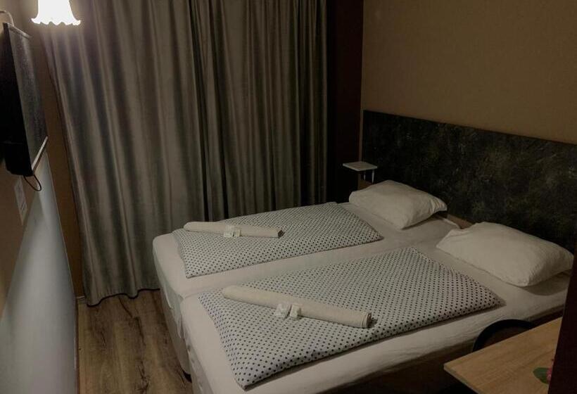 Pasa Han Hotel M1autópálya