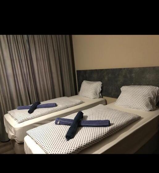 Pasa Han Hotel M1autópálya