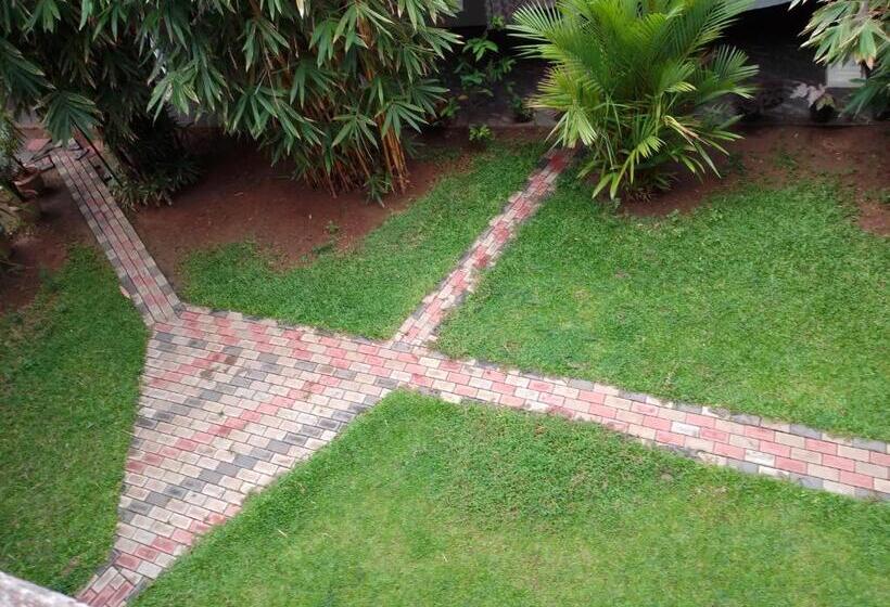 Majatalo Jungle Look Safari House