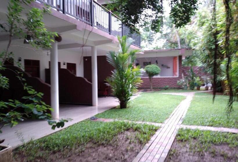 Majatalo Jungle Look Safari House