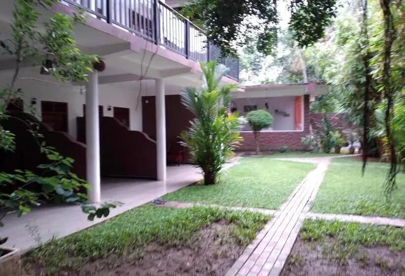 پانسیون Jungle Look Safari House