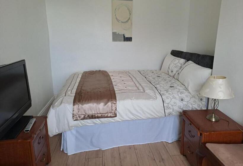 بنسيون Maryann S