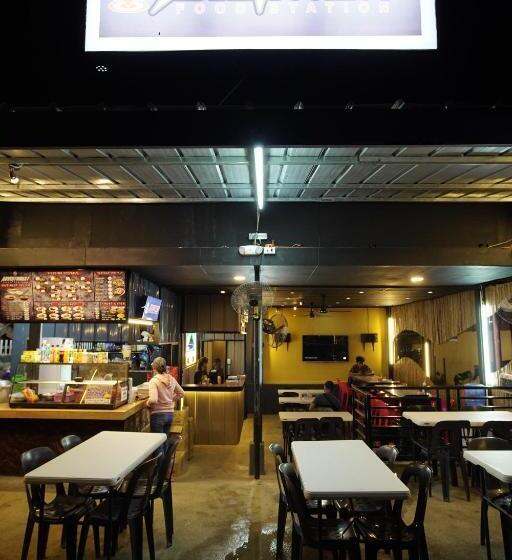 Hostel Adventourist Inn