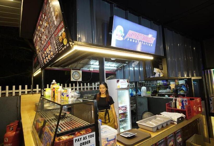 Hostel Adventourist Inn