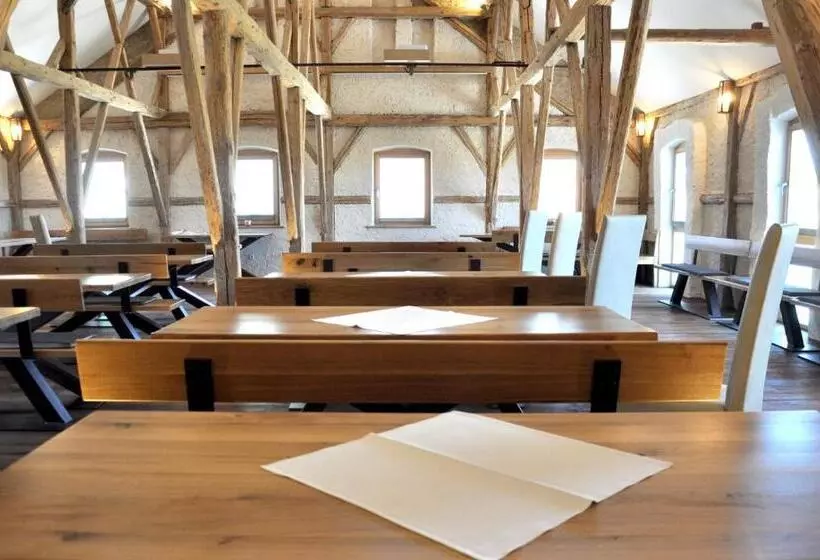 Retkeilymaja Landgasthaus Zur Linde