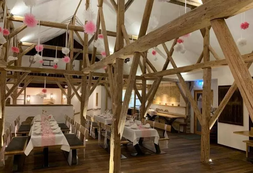 Retkeilymaja Landgasthaus Zur Linde