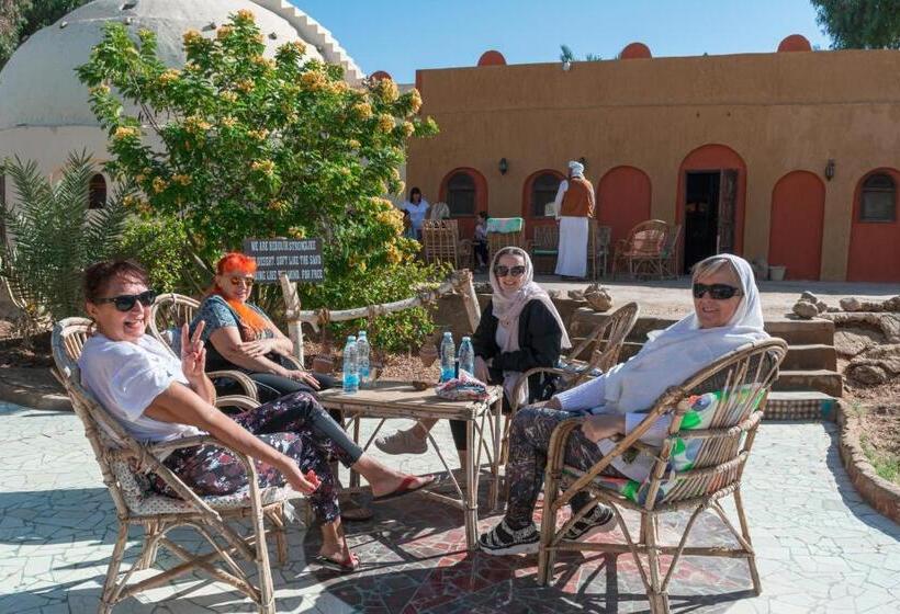 هتل Bawiti Oasis Resort منتجع واحه الباويطي