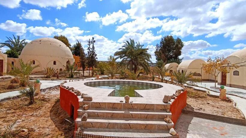 هتل Bawiti Oasis Resort منتجع واحه الباويطي