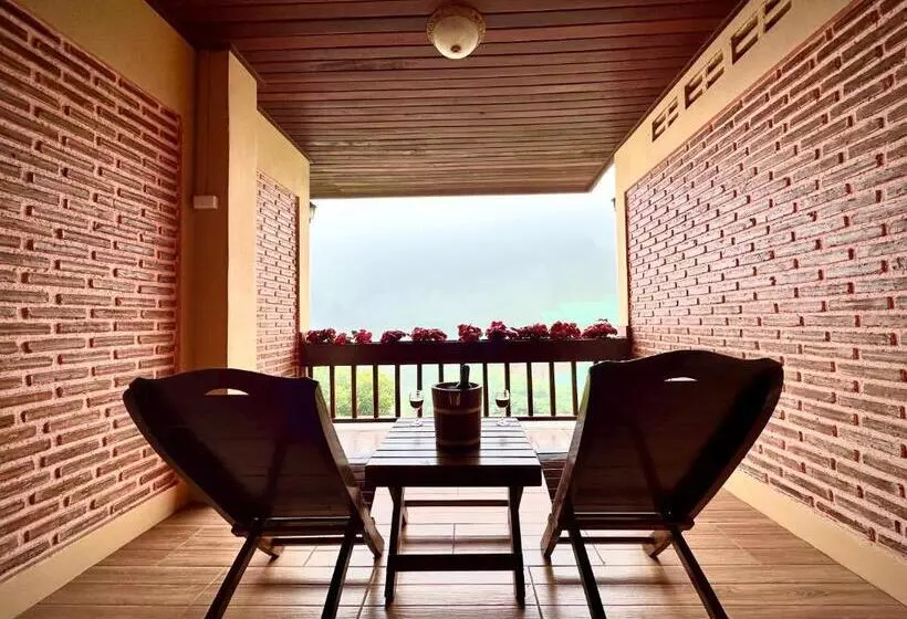Hotelli ดอยหมอกดอกไม้รีสอร์ท Doimok Dokmai Resort