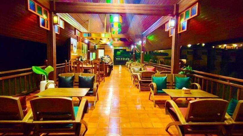 Otel ดอยหมอกดอกไม้รีสอร์ท Doimok Dokmai Resort