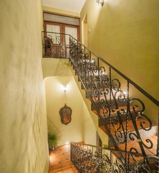 هتل Boutique La Casona Del Rey