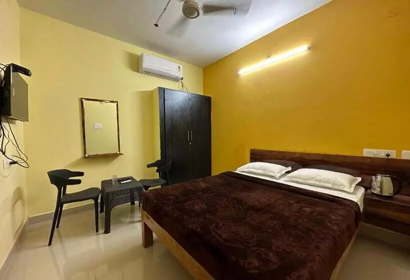 Hotelli The Kaya Backpackers Rooms Srirangam