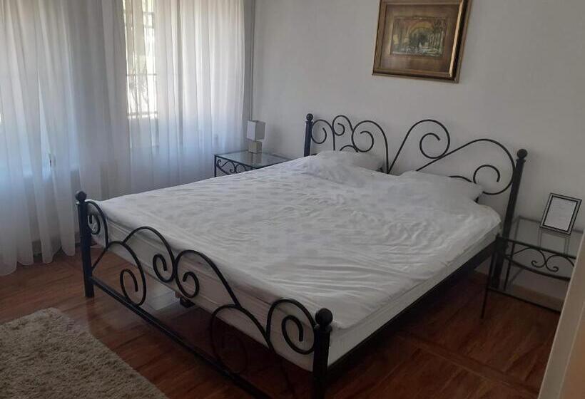 پانسیون Apartmani Zaara