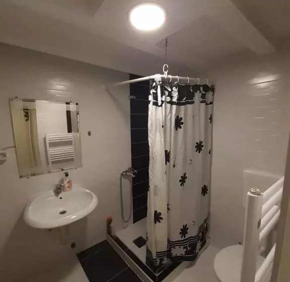 پانسیون Apartmani Zaara
