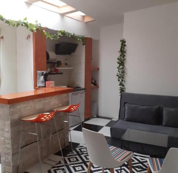 پانسیون Apartmani Zaara