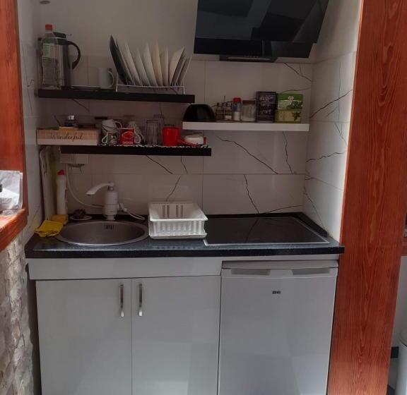 پانسیون Apartmani Zaara