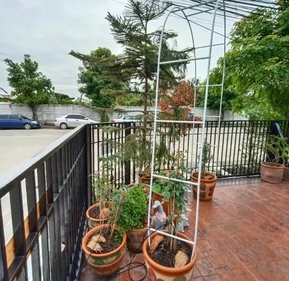 Majatalo Be Happy House Bangyai