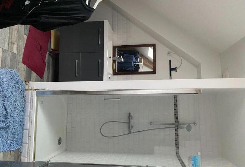 Пансион Room In Guest Room Bed And Breakfast In The Countryside Near Beauvais Airport