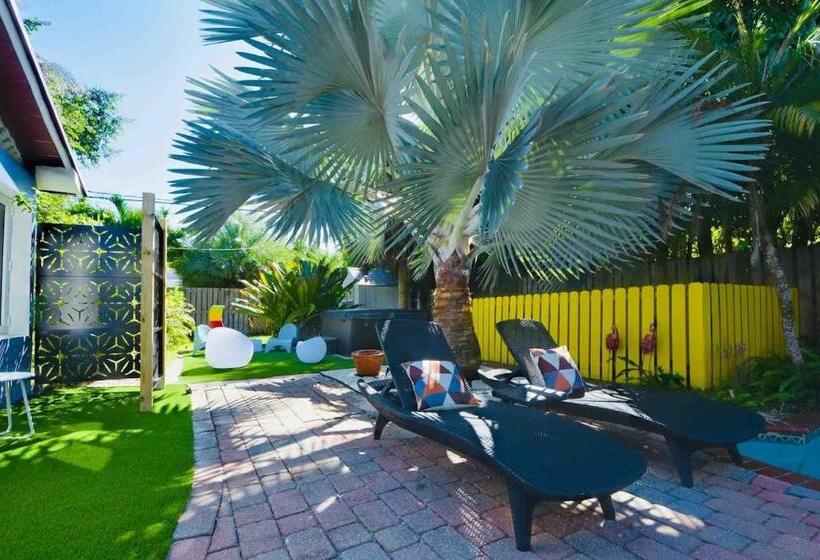 پانسیون Sexy Vibe1/private Room/ Outdoor Shower/heat Pool/