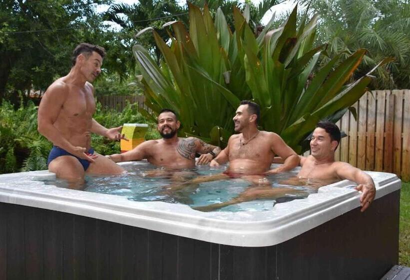 پانسیون Sexy Vibe1/private Room/ Outdoor Shower/heat Pool/