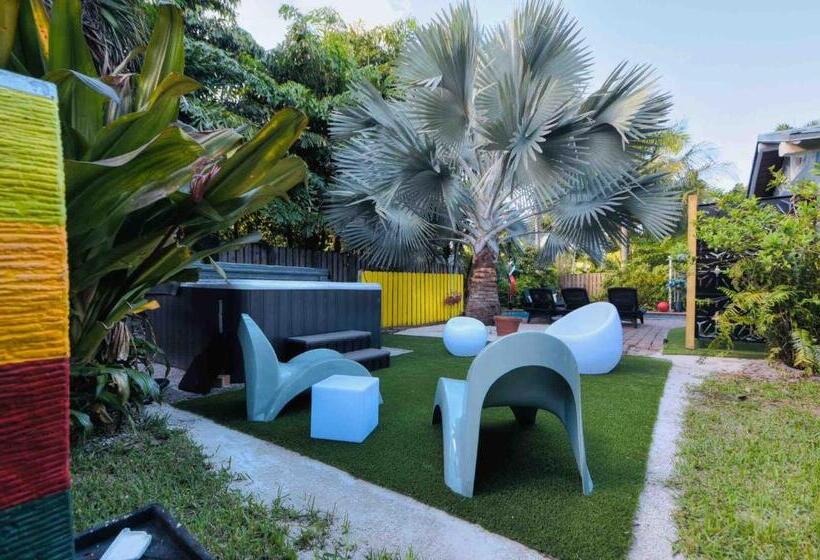 پانسیون Sexy Vibe1/private Room/ Outdoor Shower/heat Pool/