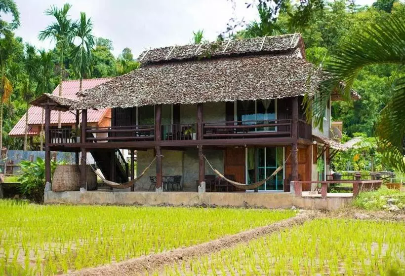 Lomakeskus เฮินไต รีสอร์ท แม่ลาน้อย