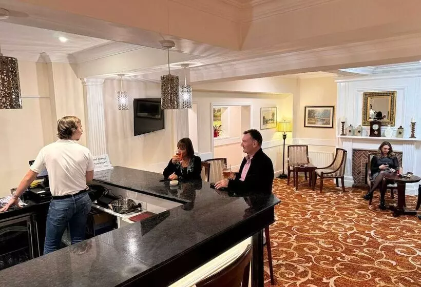 Royal Swan, Ashley Manor   B&b