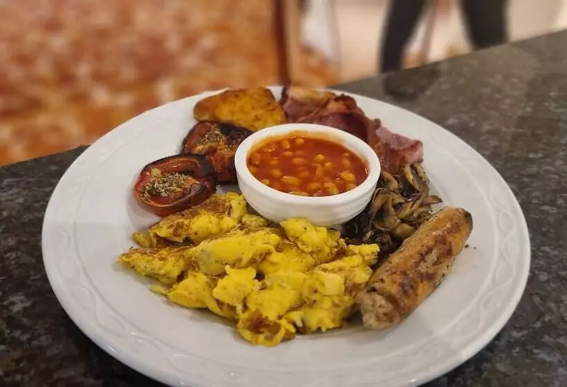 Royal Swan, Ashley Manor   B&b