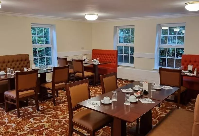 Royal Swan, Ashley Manor   B&b