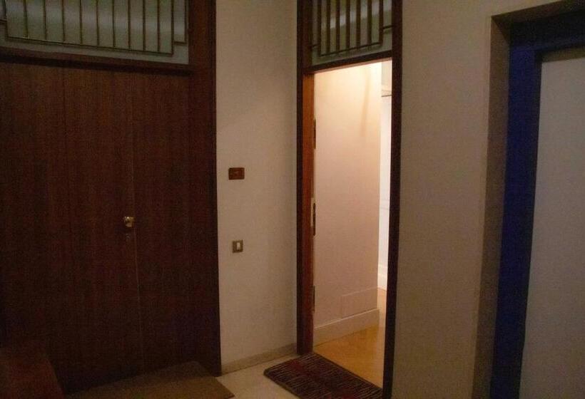 تختخواب و صبحانه La Maison Du Théâtre