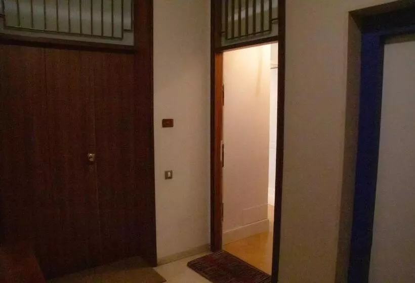 تختخواب و صبحانه La Maison Du Théâtre