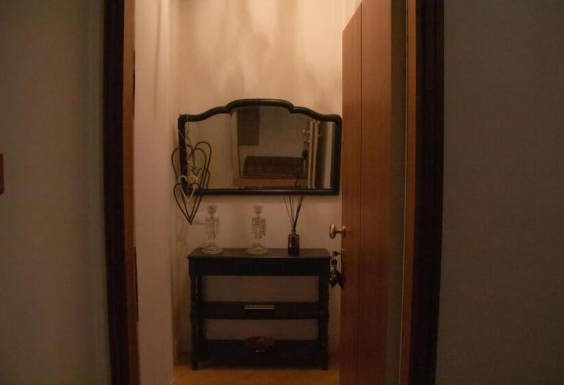 تختخواب و صبحانه La Maison Du Théâtre