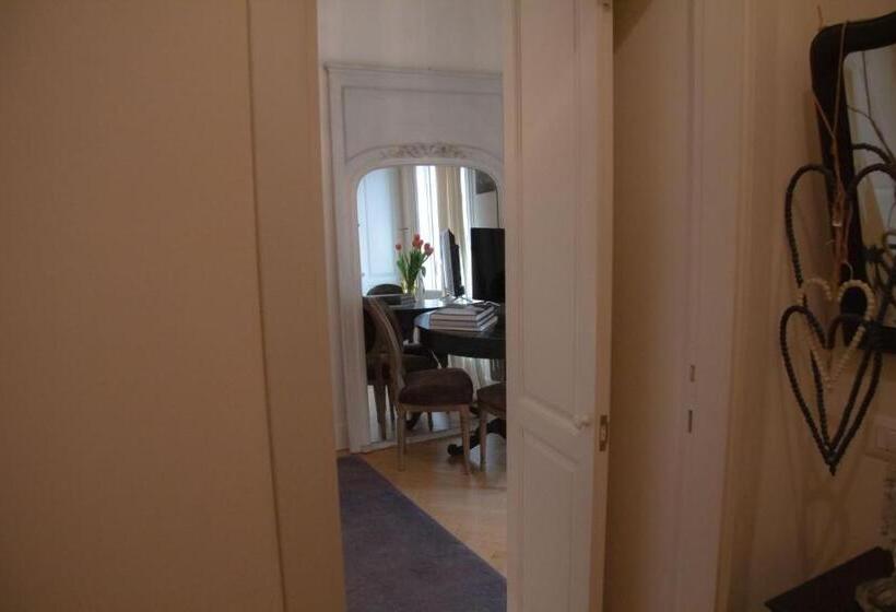 تختخواب و صبحانه La Maison Du Théâtre