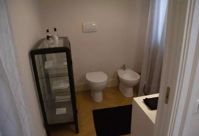 تختخواب و صبحانه La Maison Du Théâtre