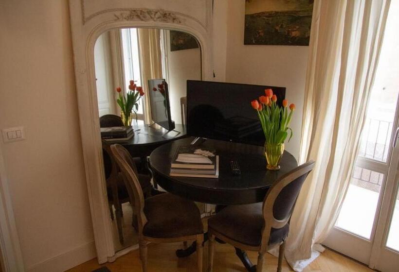 تختخواب و صبحانه La Maison Du Théâtre