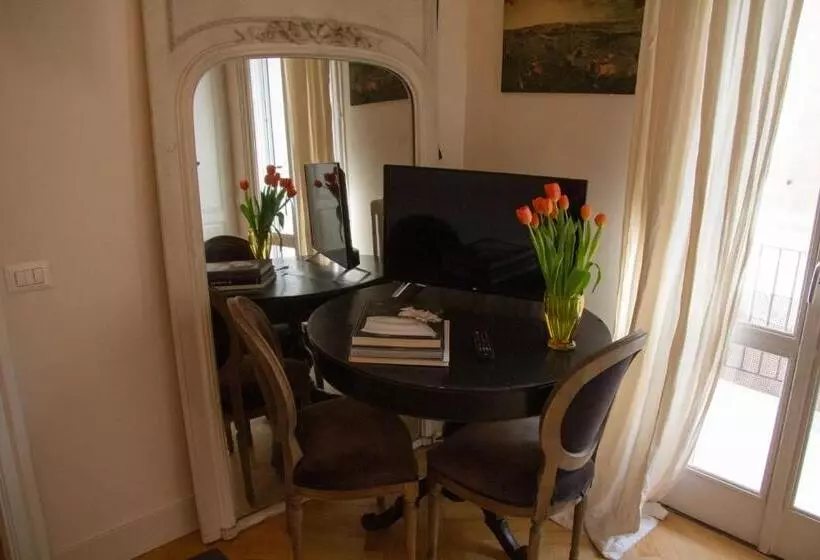 تختخواب و صبحانه La Maison Du Théâtre