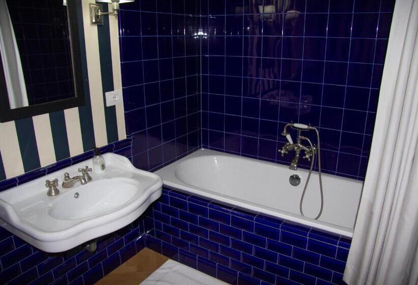 تختخواب و صبحانه La Maison Du Théâtre