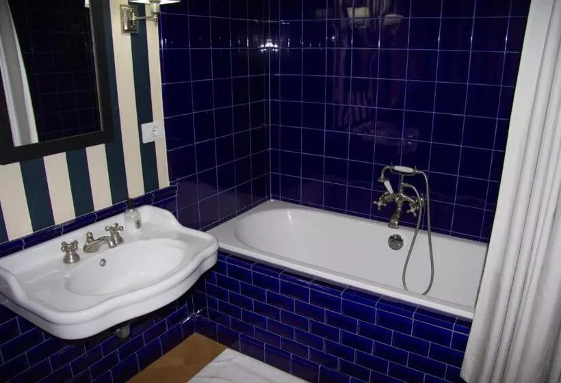 تختخواب و صبحانه La Maison Du Théâtre