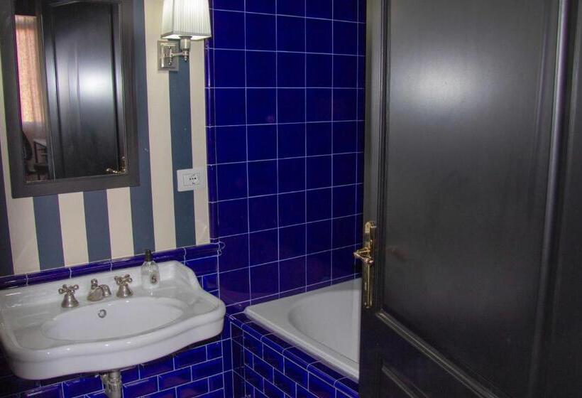 تختخواب و صبحانه La Maison Du Théâtre