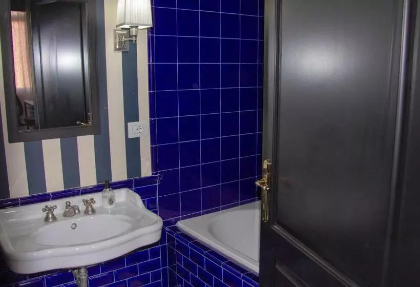 تختخواب و صبحانه La Maison Du Théâtre