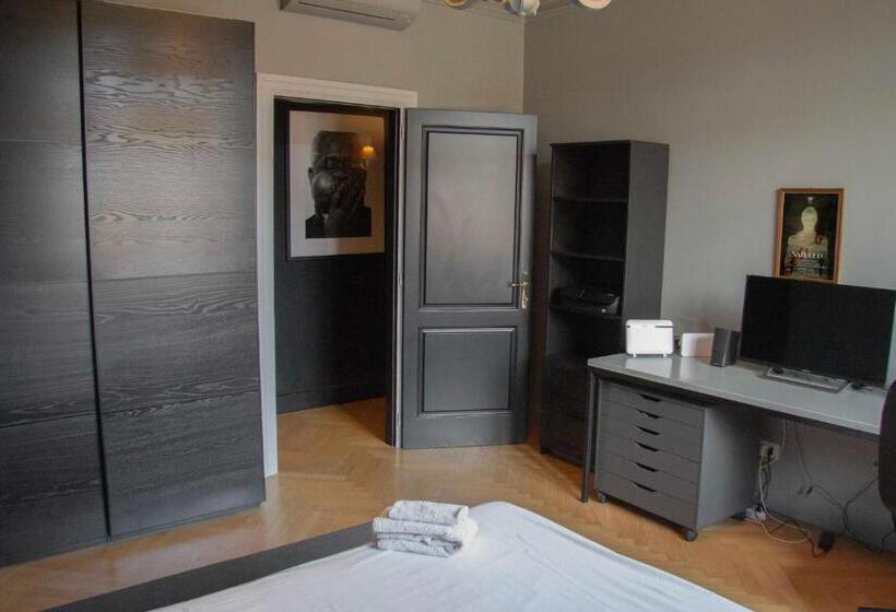 تختخواب و صبحانه La Maison Du Théâtre