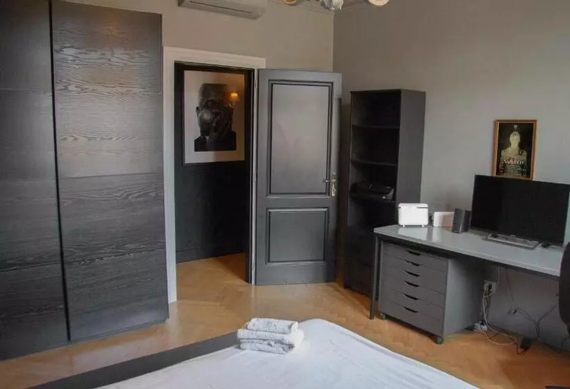 تختخواب و صبحانه La Maison Du Théâtre